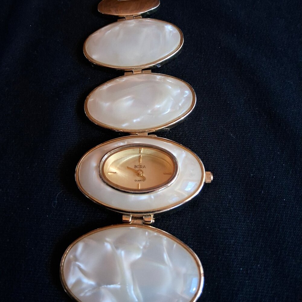 Bora Quartz Watch Shell Stone Stainless Steel gold color 7.5''
